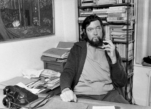Julio Cortázar en su casa de París en 1974