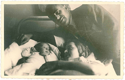 Bermúdez Cañete junto a su esposa y su hijo, recién nacido
