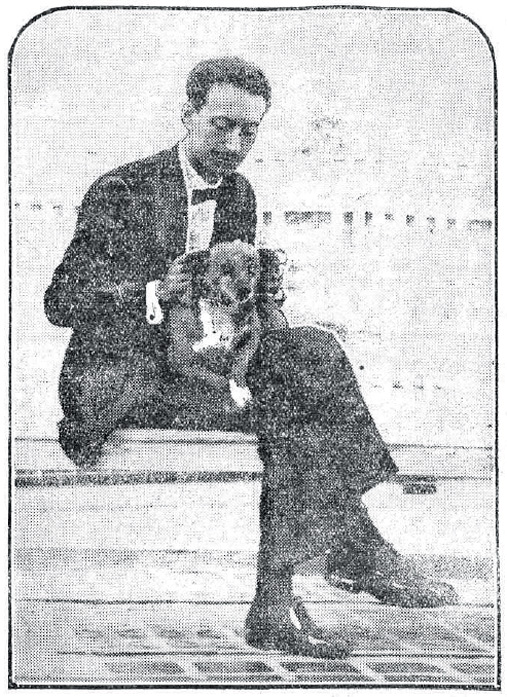 González Ruano con el perro Gallo, del Círculo de Bellas Artes, que le hizo unas declaraciones (5.9.29).