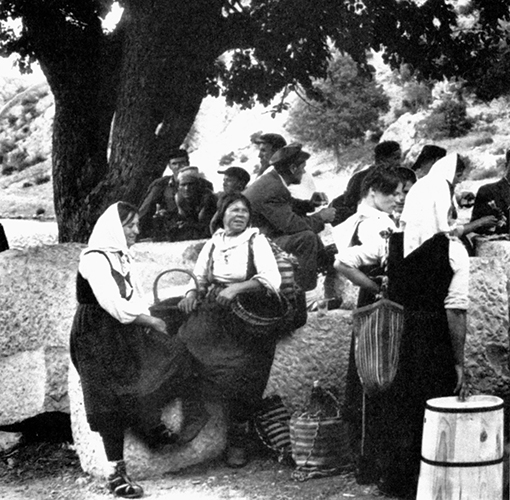 Día de mercado en un pueblo de Yugoslavia