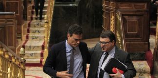 Pedro Sánchez y Aitor Esteban.